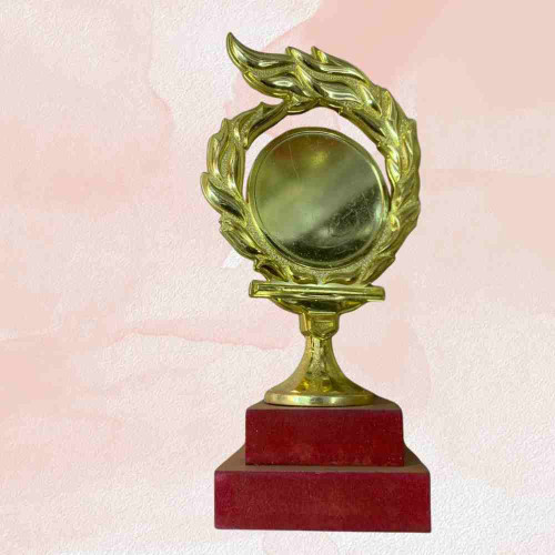 Victory Circle Trophy (1pcs)