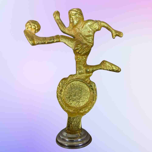 Victory Kick Trophy (1pcs)