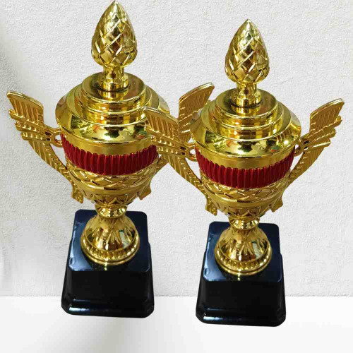 The Honor Crest Trophy (12pcs)